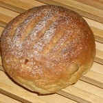 パン工房 Ｒｕｎ - ライ麦とドライフルーツが入ったパン１５０円（正式名称不明）