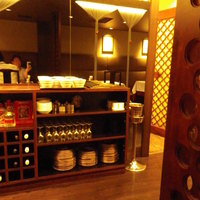 御膳房 六本木店 - 木目基調の店内
