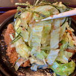 すずや - ニンニク生姜醤油が香る炒めキャベツ