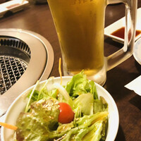 百済 - サラダと生ビール