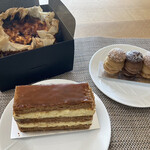 ラ パティスリー カツラ - 左から　バスクチーズケーキ大、ミルフィーユ、パリ　ブレスト