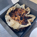 ラ パティスリー カツラ - バスクチーズケーキ大のアップ