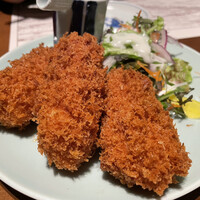和食 國見 - カニクリームコロッケです。３つでセットになります。揚げたてですので、フーフーしてお召し上がりください。