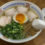 ラーメン 縁 - 牛骨ラーメン　並、チャーシュー2枚追加、半バター