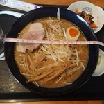 ひげの食堂 - 味噌ラーメン_792円　丼の直径22cm