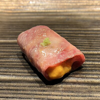 くずし鉄板 あばぐら 恵比寿店 - 黒毛和牛のウニ巻き