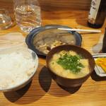 卓 - ごはん、みそ汁その３