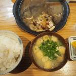 卓 - ごはん、みそ汁その１