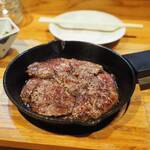 卓 - ミスジ鉄板焼きその１