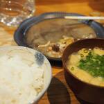 卓 - ごはん、みそ汁その２