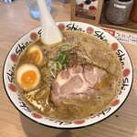 にぼshin 盛岡店 - 辛にぼ味噌：あまり赤くは無いけど意外と辛い。なので煮干しの風味はほとんど消えて結果「激辛味噌」