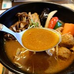 カオスヘブン - スープは、追加料金なしの「カオススタイル」。コクと旨味がシッカリ。