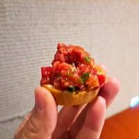 蕃 YORONIKU - ユッケをトーストにのせて