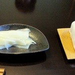 鮨　恵三 - 短冊切りの生姜とお手拭き