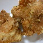 洋食のいろは - 唐揚２個　とてつもなく熱々♪♪