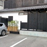 鮨　恵三 - お店の外観　意外とこぢんまりとしてました