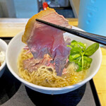 超純水採麺 天国屋 - 極薄にスライスされたローストビーフ