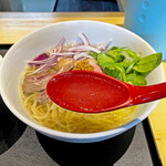 超純水採麺 天国屋 - 正に淡麗系の王道とも言えるスープ