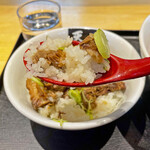超純水採麺 天国屋 - ホロホロに煮込まれた牛筋とネギがとても良く合っていて、ご飯がとても美味しいです