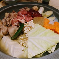 水たき料亭 博多華味鳥 ヒルトンプラザウエスト店 - 令和5年2月 ランチタイム
                    お昼の水炊きコース 2950円
                    前菜3種、華味鳥水炊き、雑炊