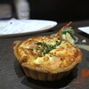 大衆ワイン酒場キッシュキッシュ - ◆菜の花とベーコンのQuiche・・Quicheが人気のお店ですから頂かないとね。^^ オーダー時に30分ほどお時間がかかりますとの案内があったのですけれど、丁度30分で提供されました。 思ったより大きく他のお料理と共に頂くなら、シェアして丁度いいかも。