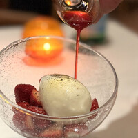 Benoit Alain Ducasse - フレッシュな苺のクープ。フロマージュ・ブランも爽やか。
