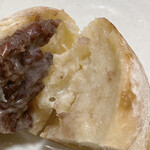 天然酵母食事パン専門店 まるご製パン&cafe - 練乳小倉の中身。温めるとこうなる