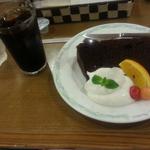 フランチェスカ アピタ阿久比店 - シフォンケーキとアイスコーヒー