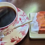 Ebisuya - 紅葉饅頭セット(税込650円)
                      紅葉饅頭(やまだ屋・こし餡)と珈琲