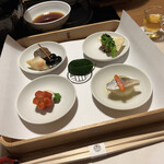 Keiun - 前菜　神棚に備える木皿をイメージ