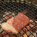 京松蘭 本店 - あぶはつ
                                ハツの上の方で油が乗っている部位。
                                シマチョウの油に似てて、すっと食べれる美味しさ