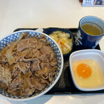 Yoshinoya - 牛丼特盛、生卵、おしんこ