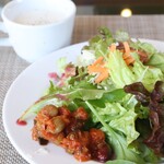 メルシーズカフェ - お野菜たっぷりバーガーのセットのサラダとスープ