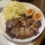 ざぶとん - 新名物の焼豚（500円）