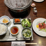 備長炭焼肉としゃぶしゃぶ 仔虎 - 切り落とし焼肉ランチ