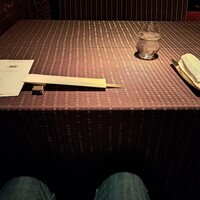 瀬里奈 本店 - 私が食べた３階席のテーブルです。