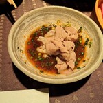 瀬里奈 - スープで調理した佐賀県産の特選牛サーロインのしゃぶしゃぶ肉を、ポン酢の上にのせたものです。