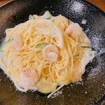 Lemon cream pasta with shrimp and zucchini