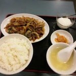 Fukugen Gyouzabou - 豚バラと玉ネギ黒こしょ炒め定食