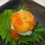 かっぱ寿司 - オマール海老味噌大葉包み(いくらのせ)￥110税込み(R5.2.26撮影)