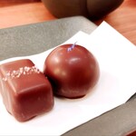 フランズチョコレート - ＨＯＴ ＪＡＰＡＮＥＳＥ ＴＥＡ ＳＥＴ（グレイソルトキャラメル、ウーロンティートリュフ）