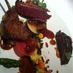 エクアトゥール - 国産ピジョンのロースト、黒胡椒のソースとルブロッションのピューレ