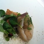 エクアトゥール - 前菜：イカの肝を見立てた豚足と白イカのイカスミ、仔牛の胃袋のポアレ、クミンとカルダモンの軽いソース