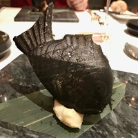 レストラン マノワ - 黒い鯛焼き