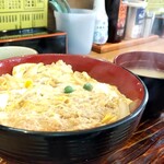 いちりき - カツ丼(￥750)。グリーンピース笑