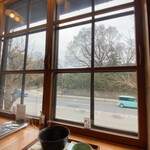 Teuchi Soba Hanamomo - 2階の窓から京都御所の緑