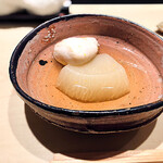 いちかわ - ◯ フグの白子と聖護院蕪の炊き合わせ。日本料理店でも修行された親方だからできる美味しいさです。
