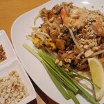 シャプラの2階 - パッタイ