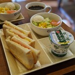 カフェ・ド・クリエ - トーストサンドモーニング〜ハムタマゴ