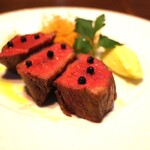 ワイン食堂トランク イタリアゴハン - 石垣島産黒毛和牛のポワレ西洋わさび添え